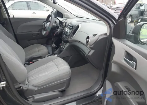 2015 Chevrolet Sonic Lt Auto z USA, uszkodzony, nr VIN 1G1JC5SH0F4104459